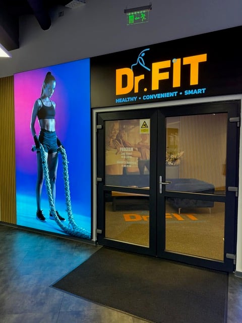 No photo description available. (1)